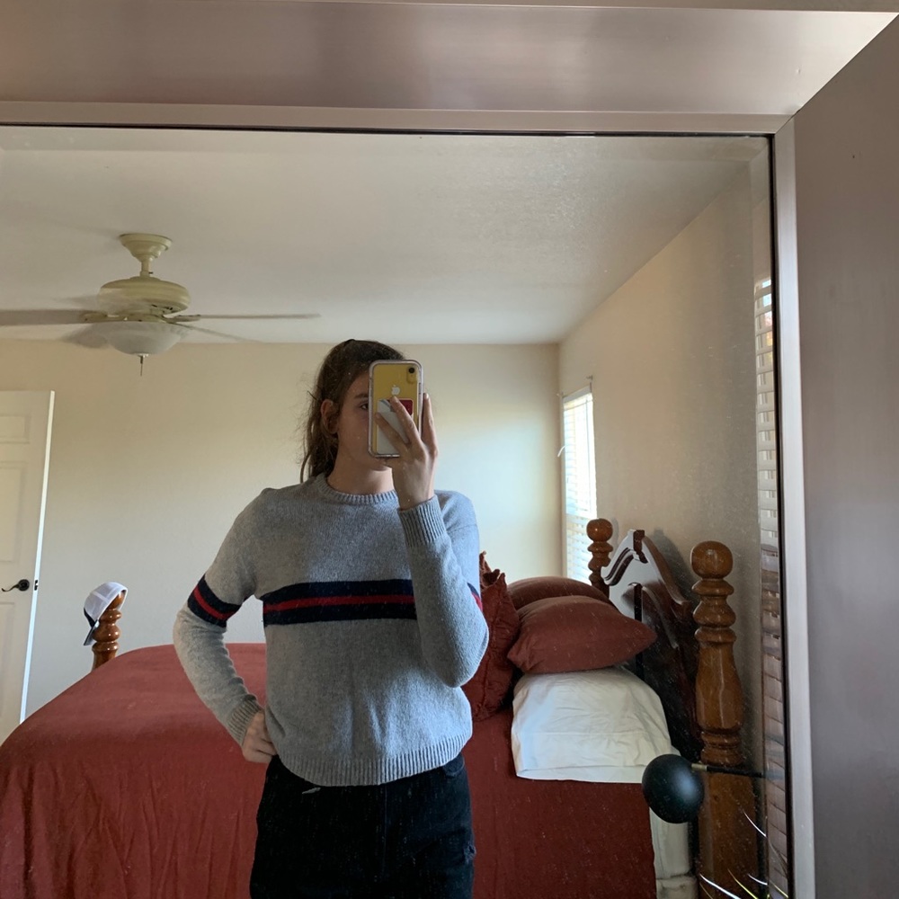 BRANDY MELVILLE SWEATER